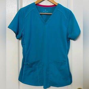 MedCouture women’s scrub top teal small
